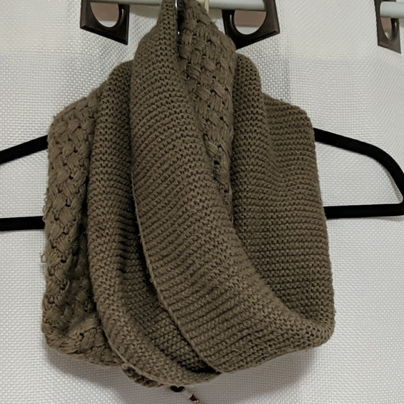 5 SCARVES FOR $40 - Picture 4 of 5